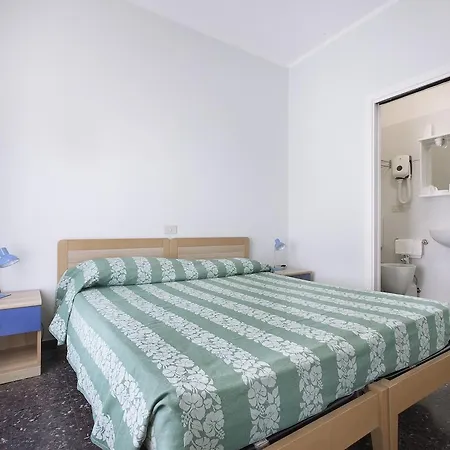 Teresa Hotel *