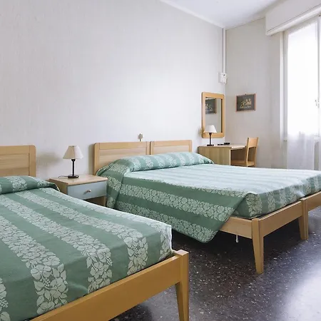 Teresa Hotel *